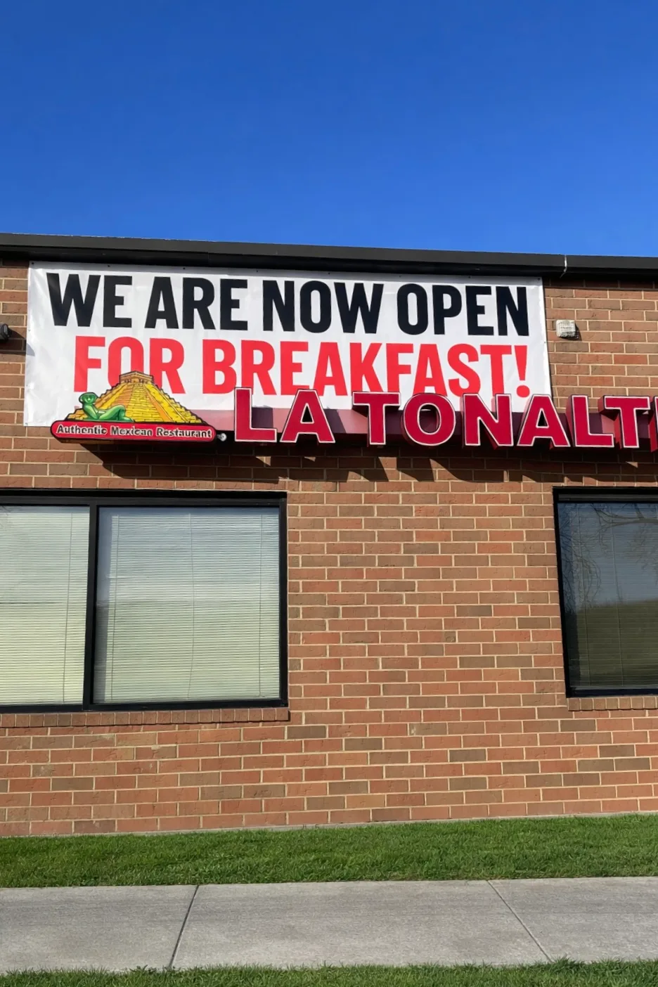 Outdoor restaurant banner for La Tonalteca in Wilmington, DE